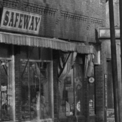 The Safeway Store was at North 30th and Redick from the 1920s through the 40s, when it became Minne Lusa Hardware. Today its Four Aces Pawn Shop.